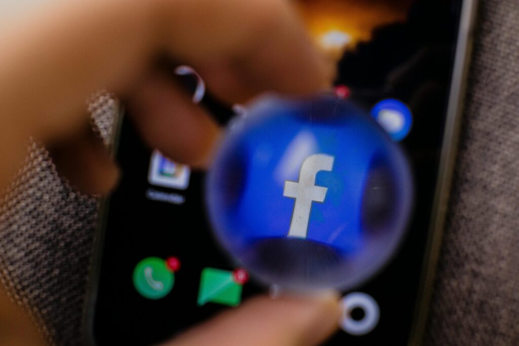 Smart & Secure: A Practical Guide to Buying and Selling on Facebook Marketplace